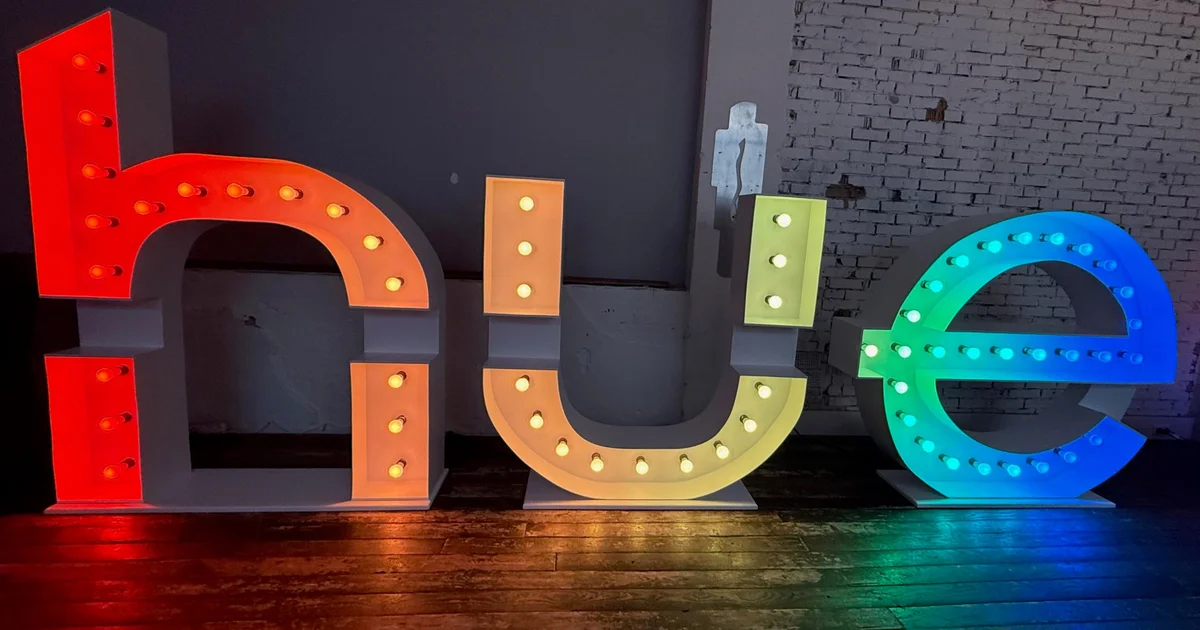 Philips Hue confie enfin les automatisations compliquées à l’IA, mais garde leur exécution dans le Bridge Pro